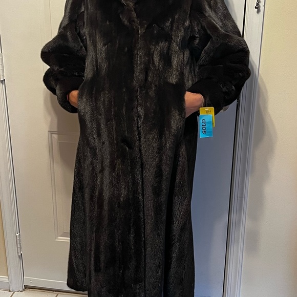 Elegant black mink coat - Picture 2 of 8